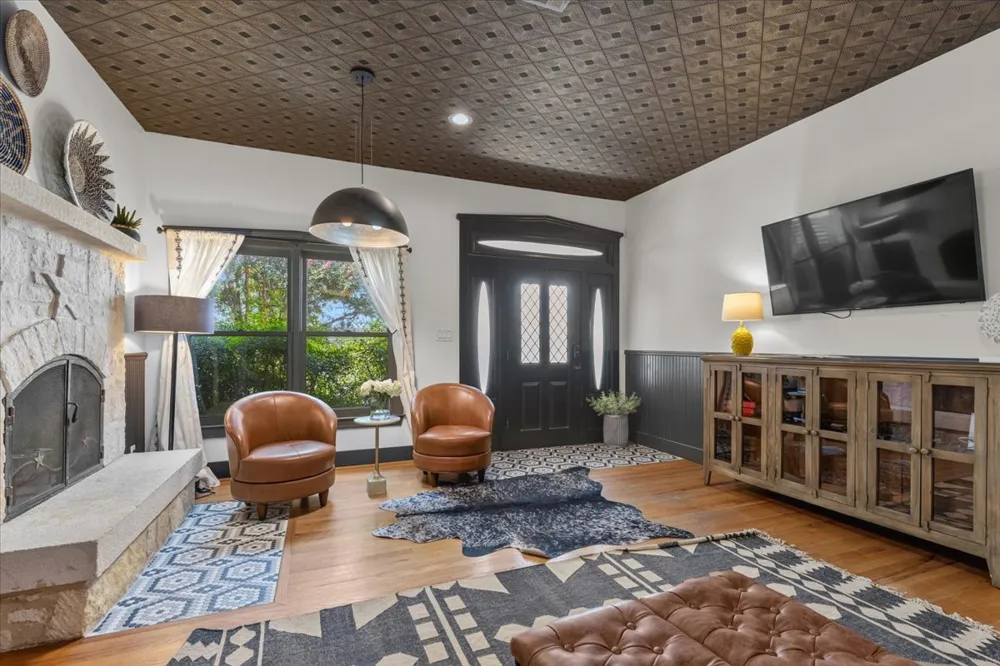 234 Loring Stonewall, TX 78671