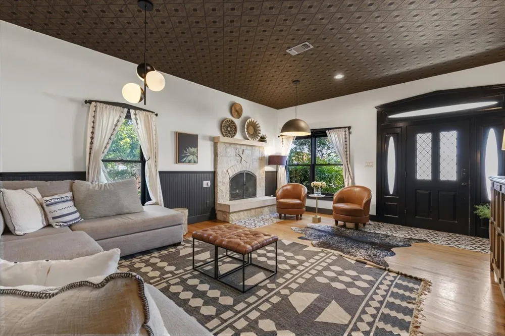 234 Loring Stonewall, TX 78671