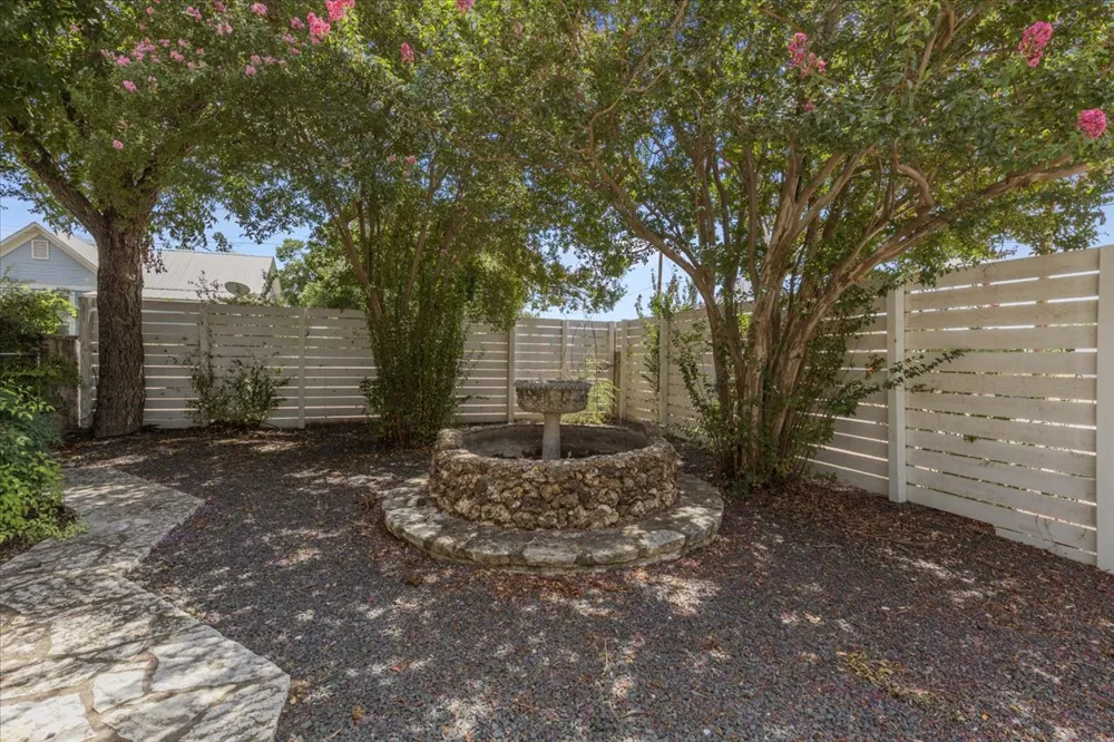 234 Loring Stonewall, TX 78671