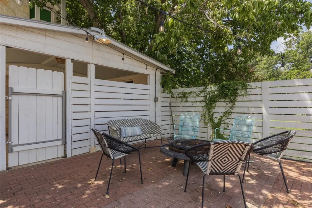 234 Loring Stonewall, TX 78671