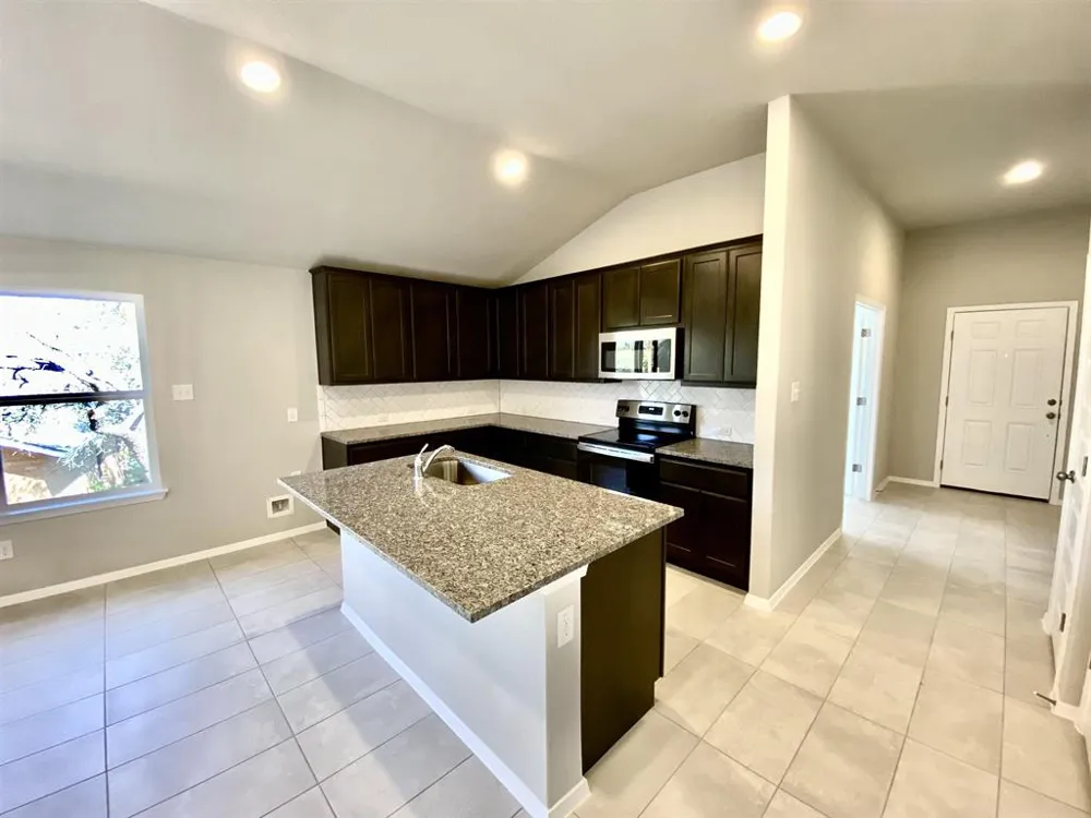 3702 Austin Cove Lago Vista, TX 78645