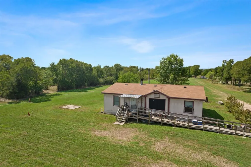 1304 S Webberwood Way Elgin, TX 78621