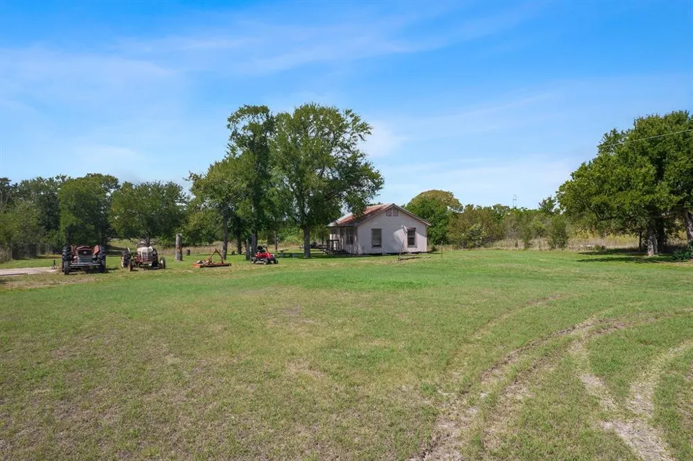 1304 S Webberwood Way Elgin, TX 78621
