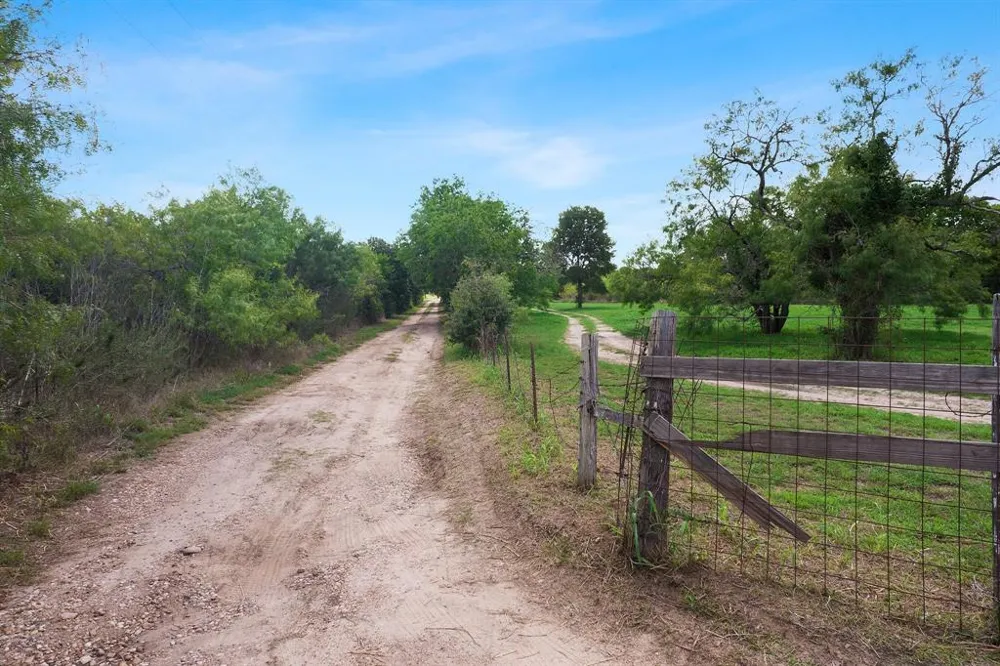 1304 S Webberwood Way Elgin, TX 78621