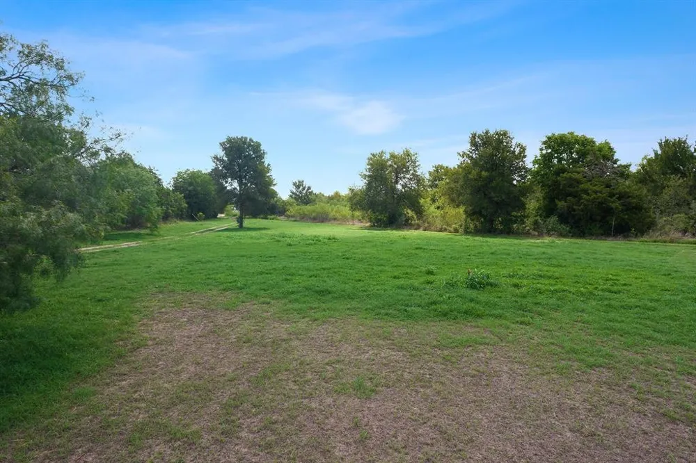 1304 S Webberwood Way Elgin, TX 78621