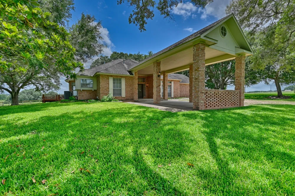 1552 Holub Road Schulenburg, TX 78956