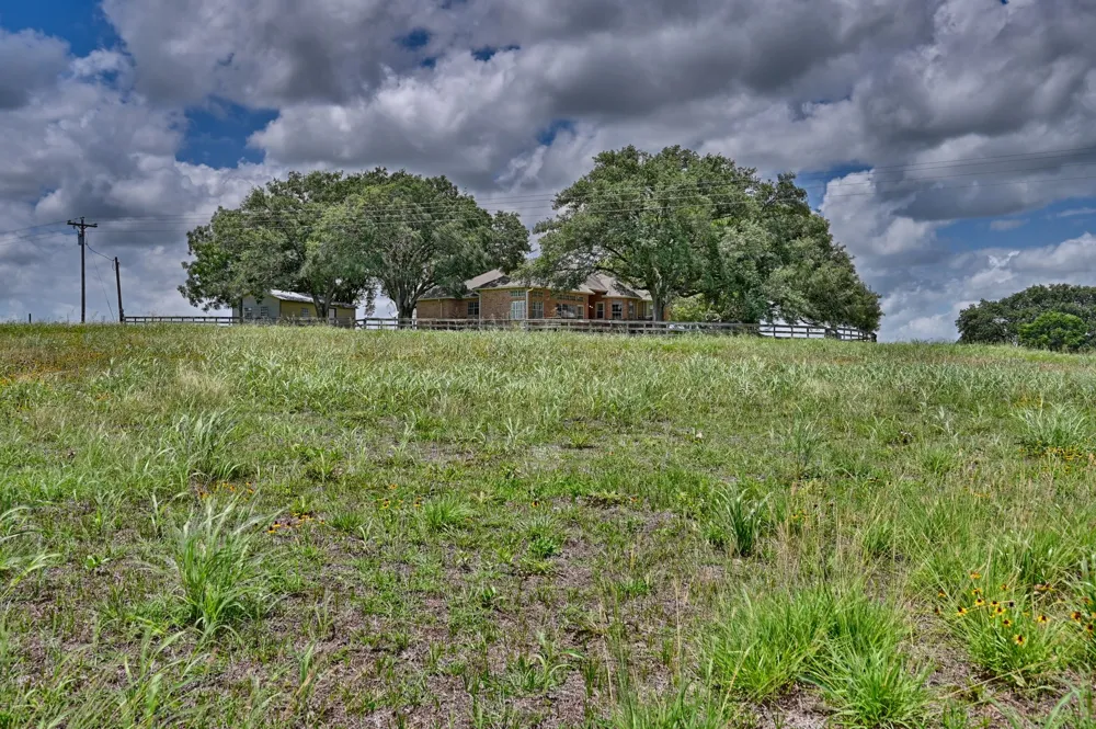 1552 Holub Road Schulenburg, TX 78956