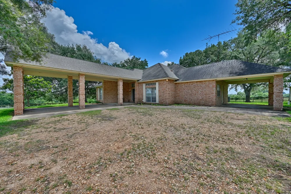1552 Holub Road Schulenburg, TX 78956
