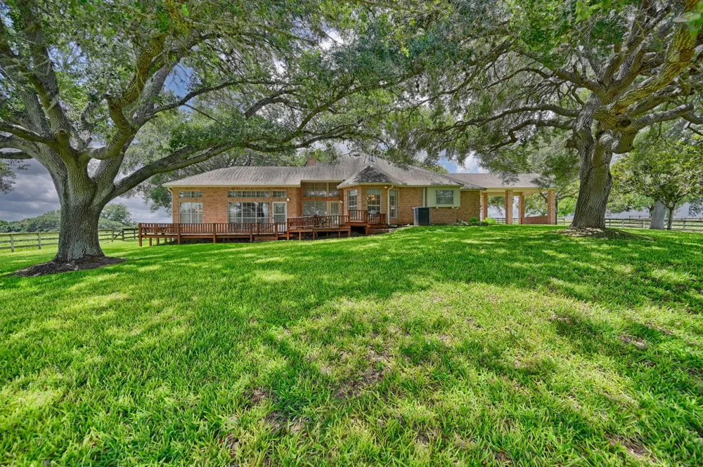 1552 Holub Road Schulenburg, TX 78956