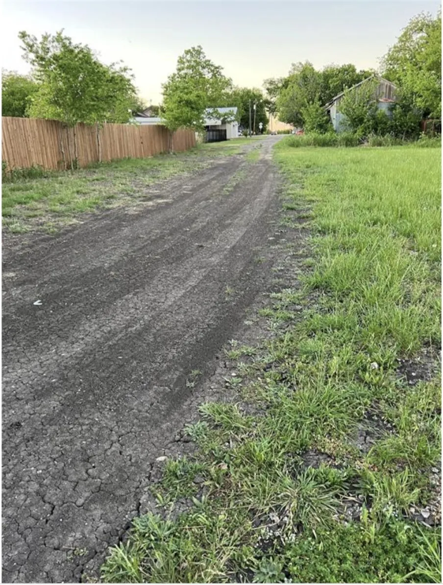 1201 Pietzsch Street Bartlett, TX 76511