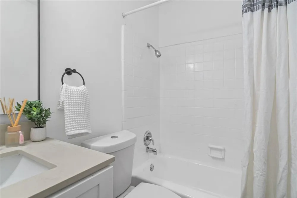 3704 Speedway #102 Austin, TX 78705
