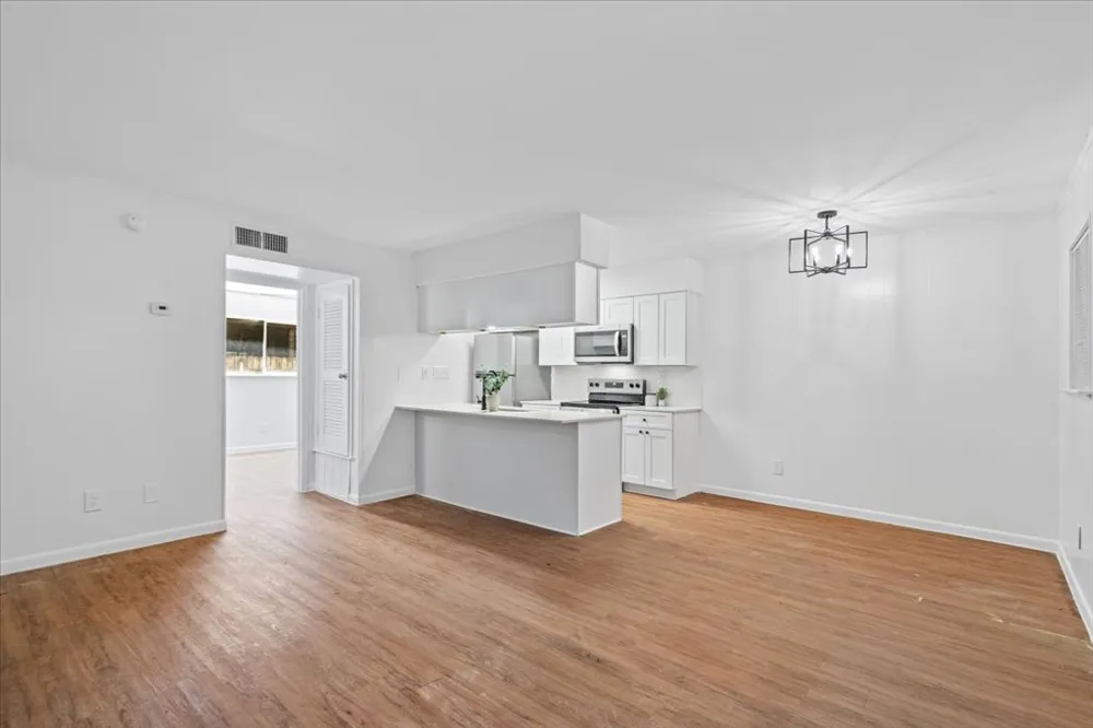 3704 Speedway #102 Austin, TX 78705