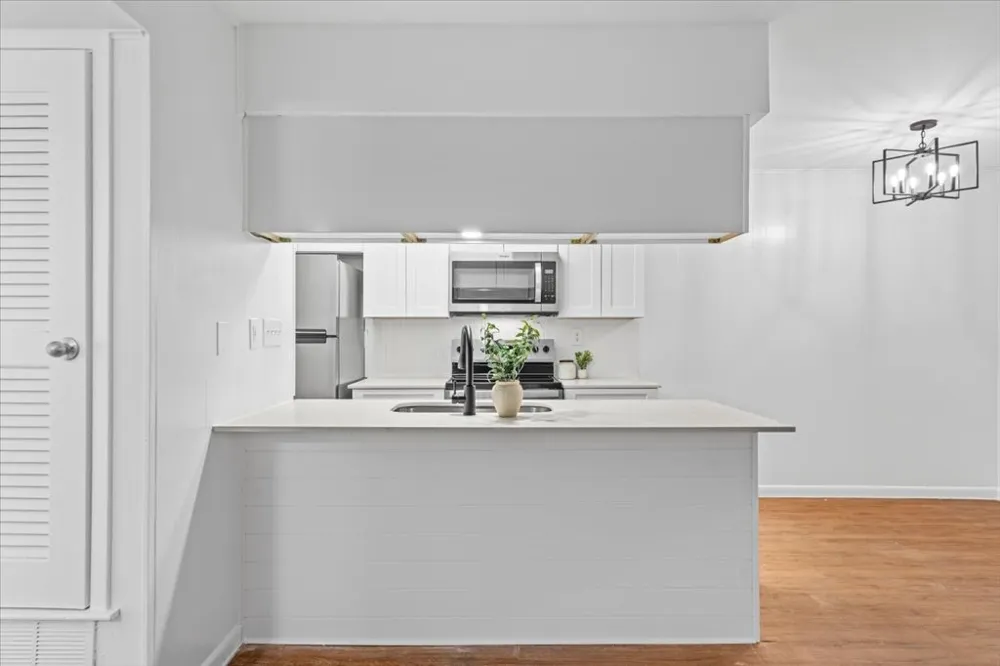 3704 Speedway #102 Austin, TX 78705