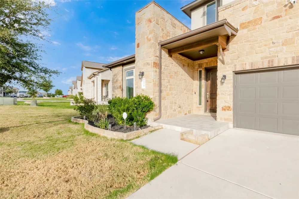 726 Kingston Place Cedar Park, TX 78613