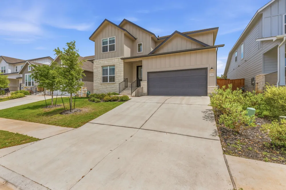 1102 Sage Thrasher Circle Dripping Springs, TX 78620