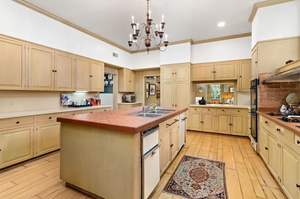 1495 Thomas Road Beaumont, TX 77706