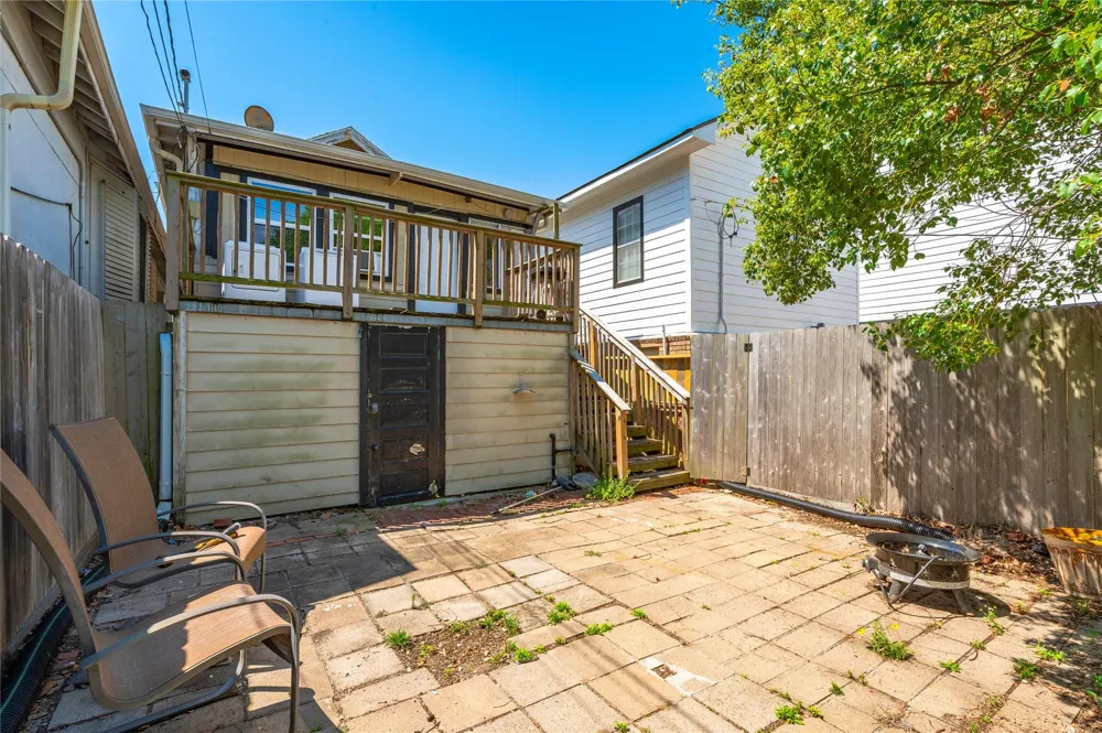620 Ball #Down Galveston, TX 77550