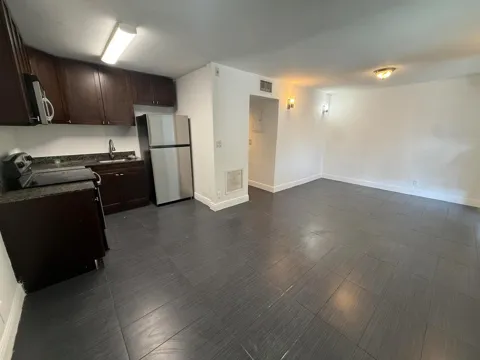 37 SW 14TH STREET #17