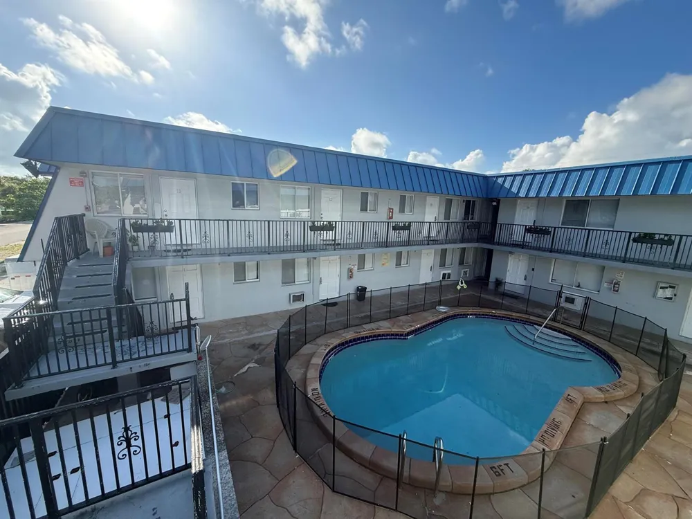 37 SW 14TH STREET #17 Dania Beach, FL 33004