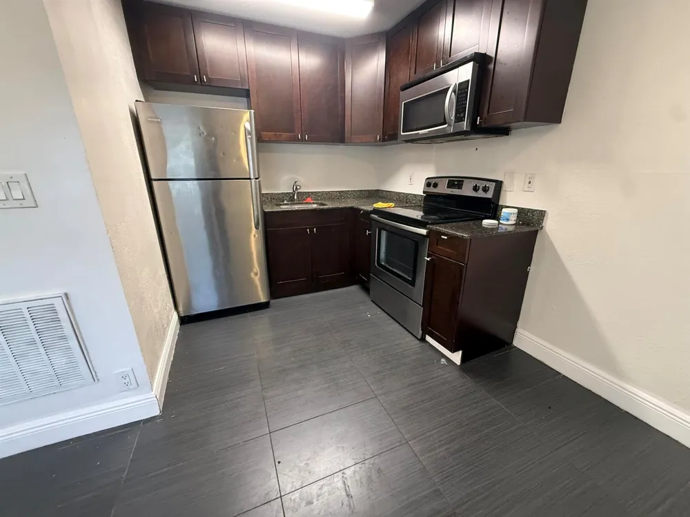 37 SW 14TH STREET #17 Dania Beach, FL 33004