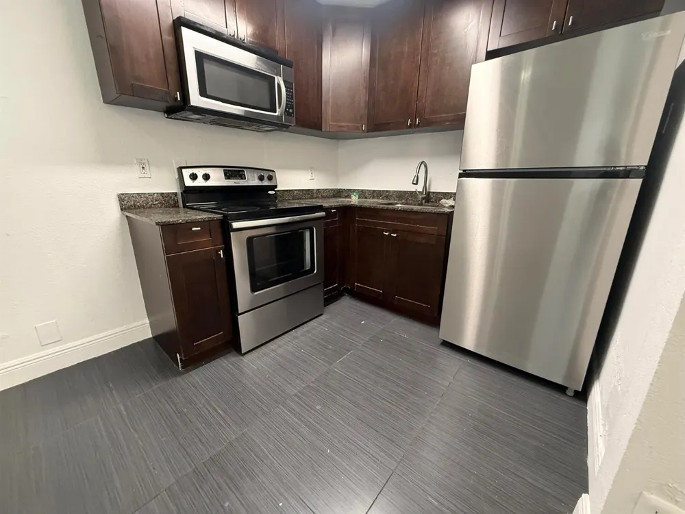 37 SW 14TH STREET #17 Dania Beach, FL 33004