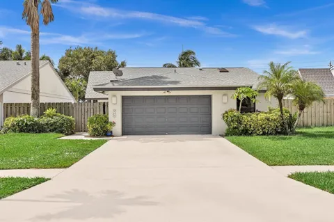 23 BAYTREE CIRCLE