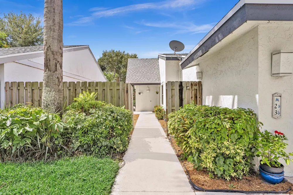 23 BAYTREE CIRCLE Boynton Beach, FL 33436