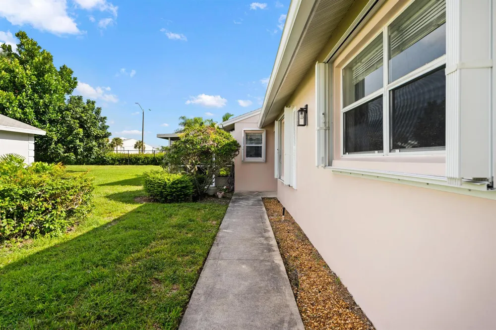 1209 Pine Sage Circle West Palm Beach, FL 33409