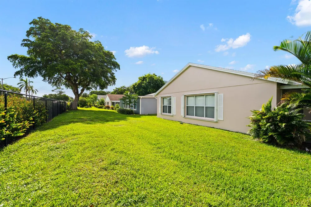 1209 Pine Sage Circle West Palm Beach, FL 33409