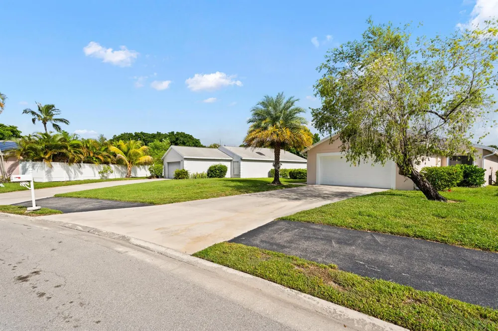 1209 Pine Sage Circle West Palm Beach, FL 33409