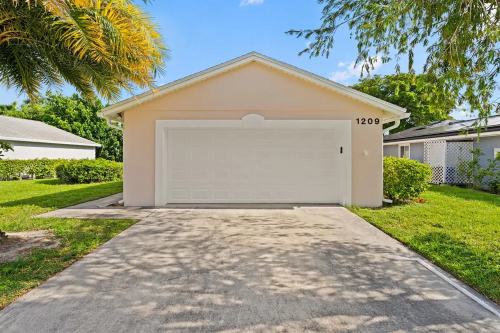 1209 Pine Sage Circle West Palm Beach, FL 33409
