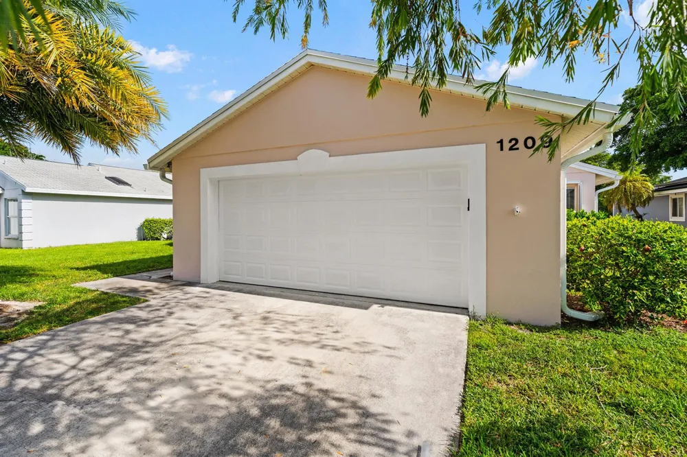 1209 Pine Sage Circle West Palm Beach, FL 33409