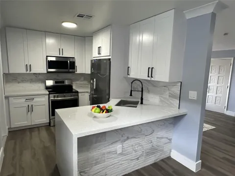 814 SW 12TH PLACE