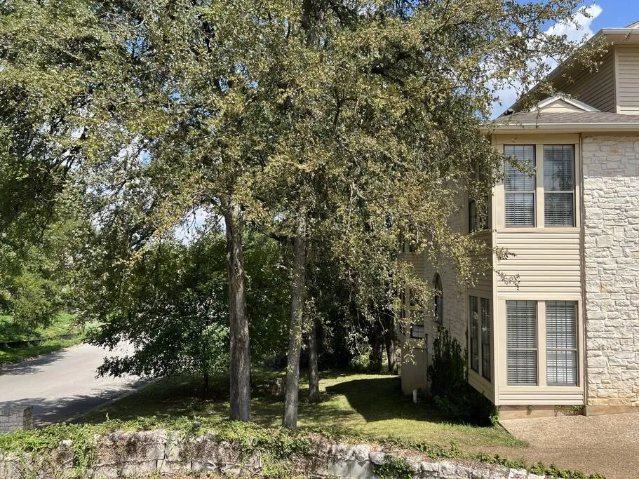 501 Westbrook Drive Austin, TX 78746