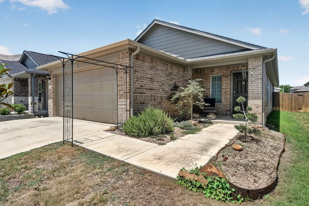 196 Harvest Creek Drive Uhland, TX 78640