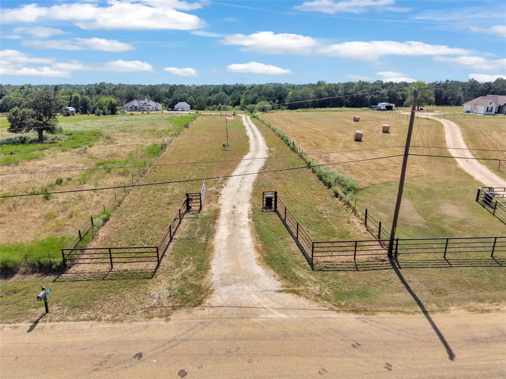 668 Fairview Drive Rockdale, TX 76567