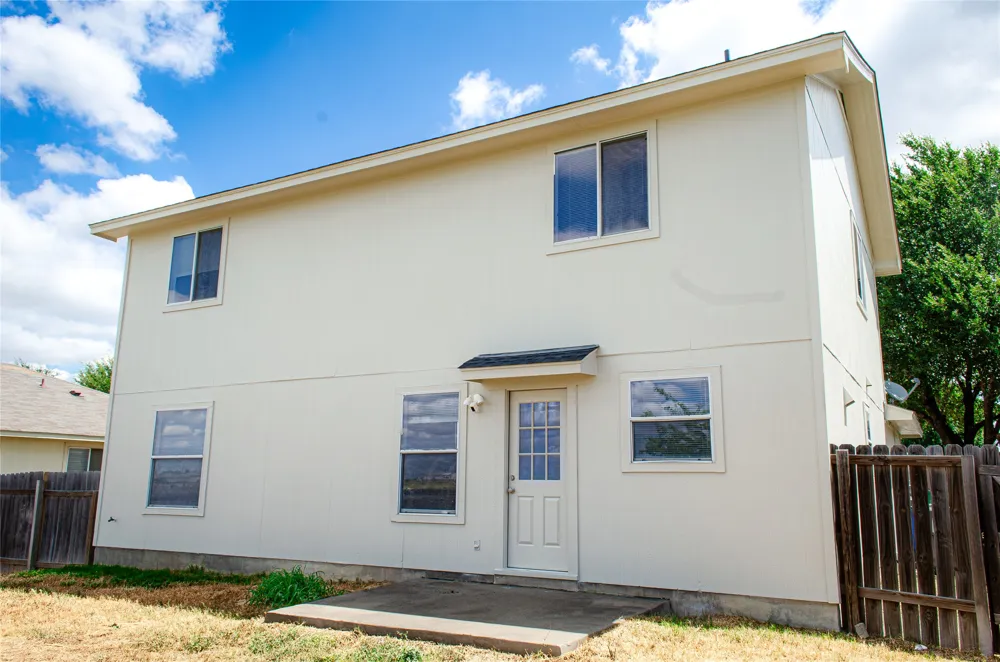 2805 Tyler Lane Taylor, TX 76574