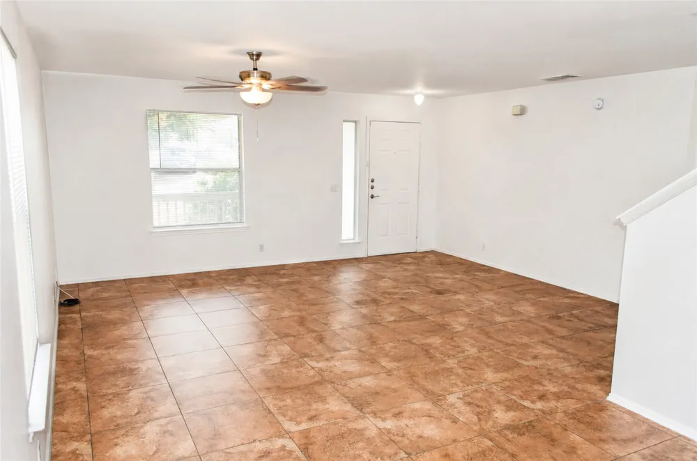 2805 Tyler Lane Taylor, TX 76574