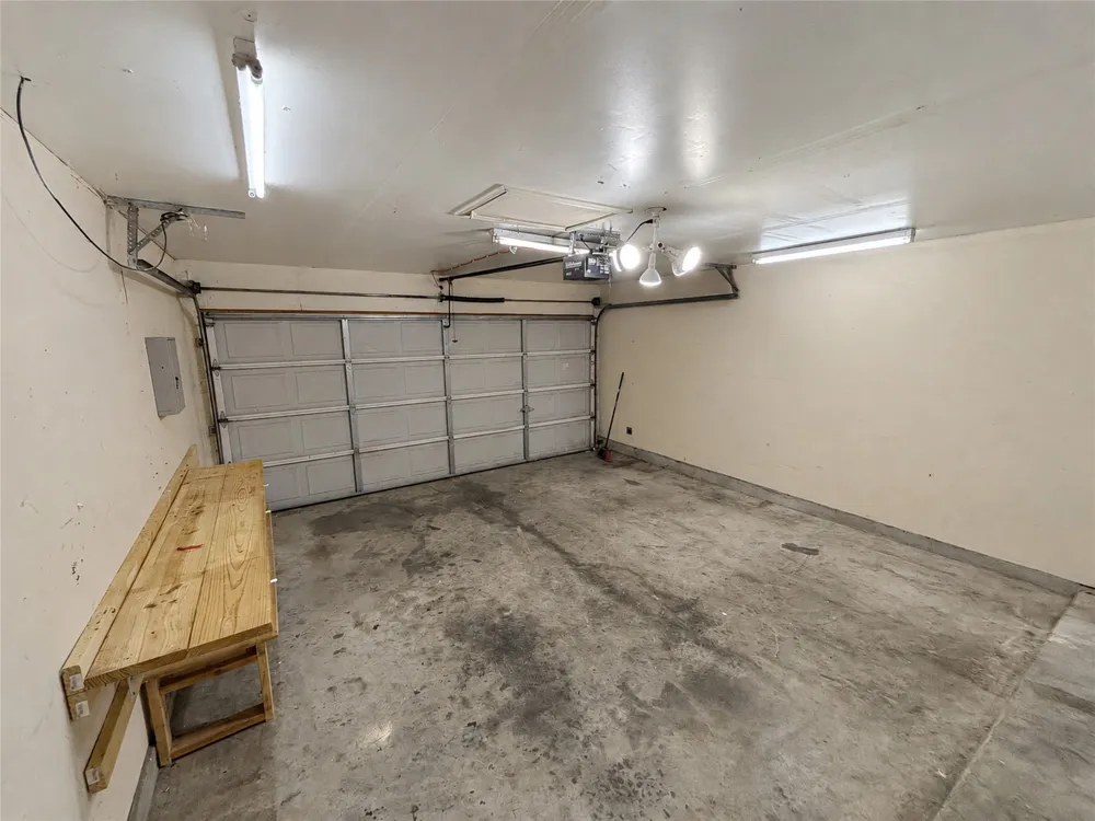 2805 Tyler Lane Taylor, TX 76574