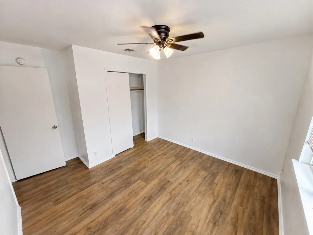 2805 Tyler Lane Taylor, TX 76574