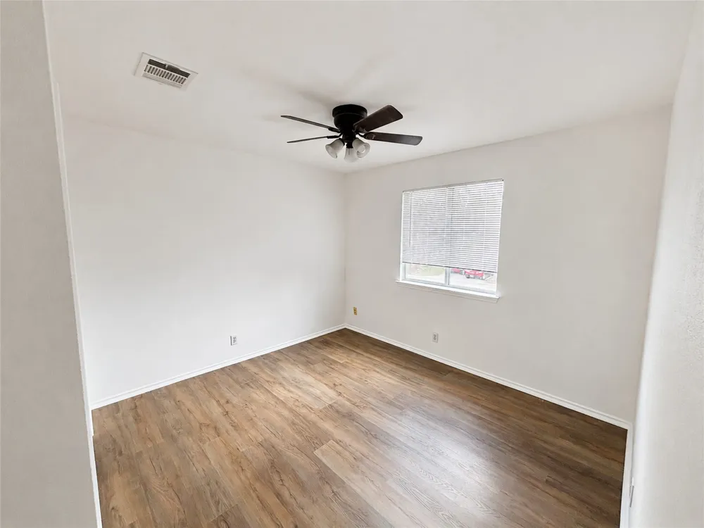 2805 Tyler Lane Taylor, TX 76574