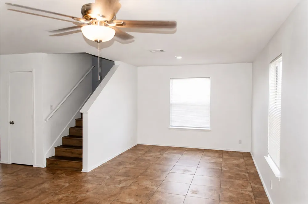 2805 Tyler Lane Taylor, TX 76574