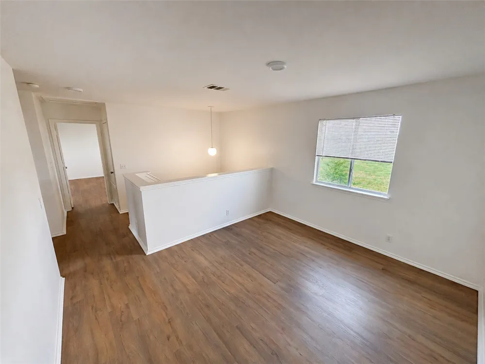 2805 Tyler Lane Taylor, TX 76574