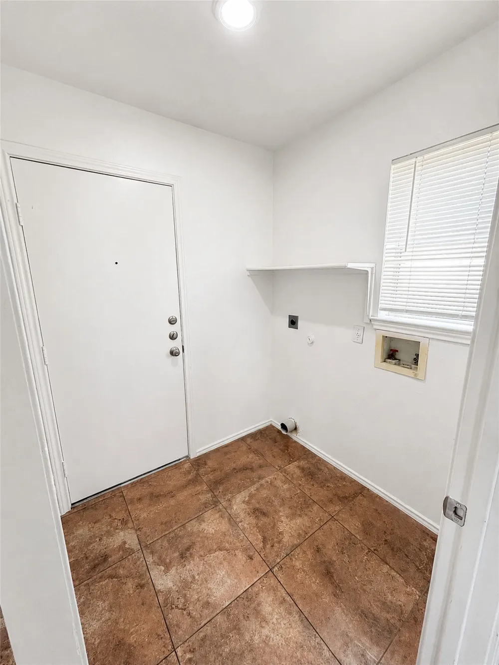 2805 Tyler Lane Taylor, TX 76574