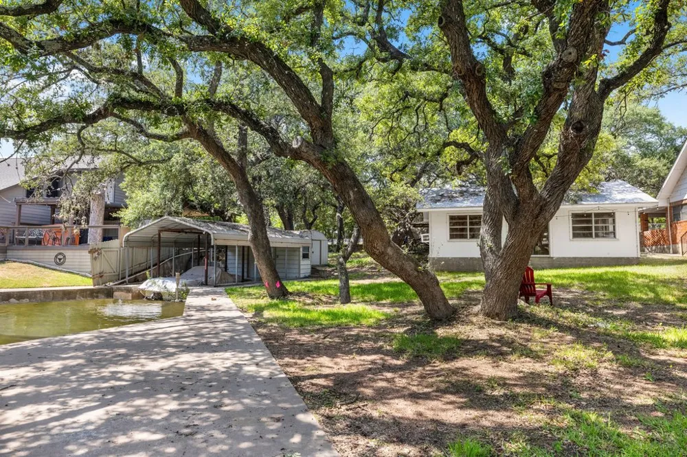 1206 County Road 132a Lots 16 & 17 Road Kingsland, TX 78639