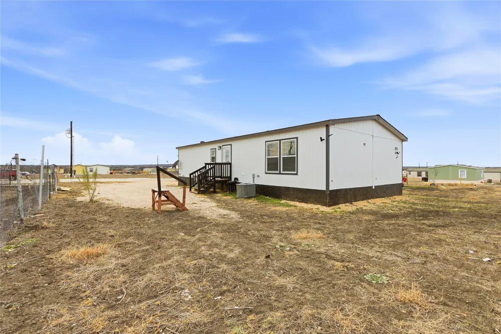 279 Pajarilla Pass Del Valle, TX 78617