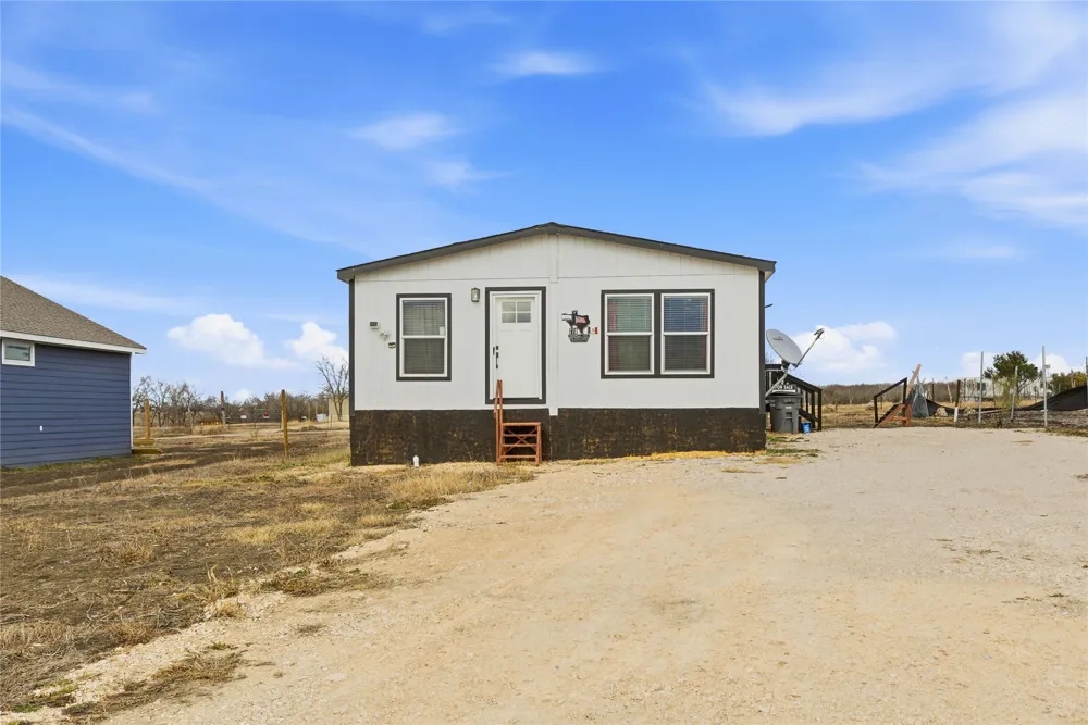 279 Pajarilla Pass Del Valle, TX 78617