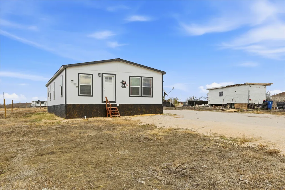 279 Pajarilla Pass Del Valle, TX 78617