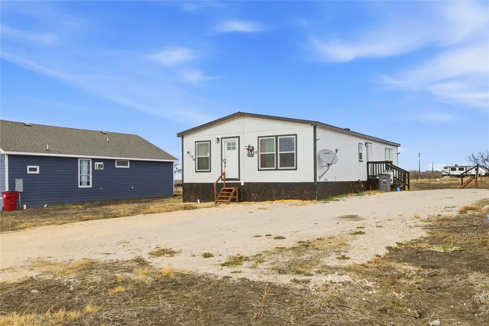 279 Pajarilla Pass Del Valle, TX 78617