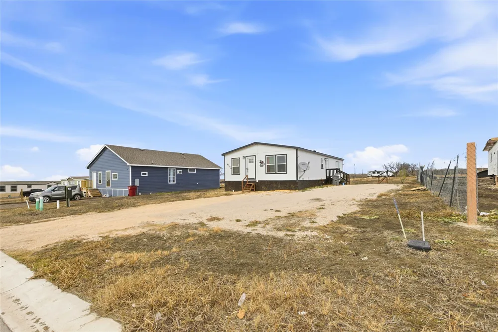279 Pajarilla Pass Del Valle, TX 78617